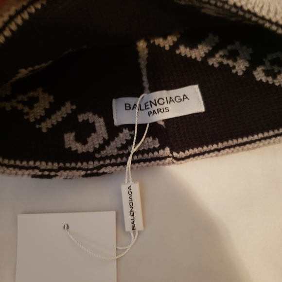 Balenciaga Gray and Black Knit Hat - Picture 2 of 2